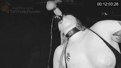 Csinos lány tökéletes mellekkel a gloriholban